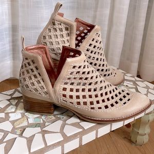 Jeffrey Campbell Booties size 10